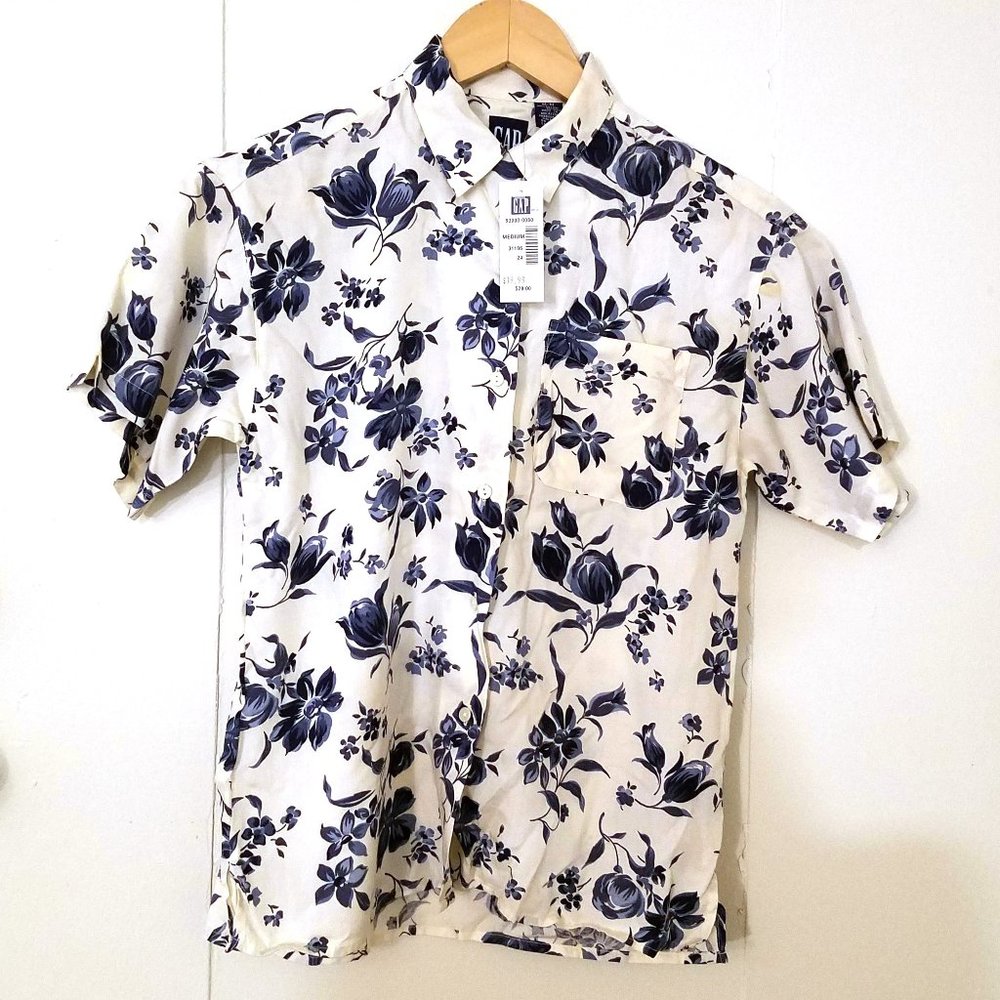Vintage Gap Button-Up Short Sleeve Top